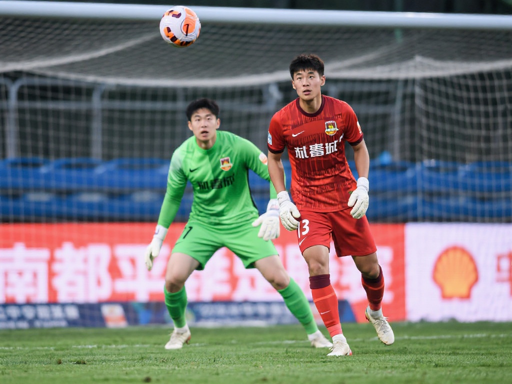 “法比奥破门难救主，韩佳奇神勇，国安与蓉城握手言和”